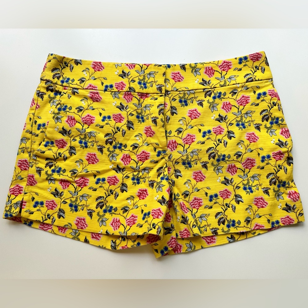 Loft yellow flower short. Size 4.